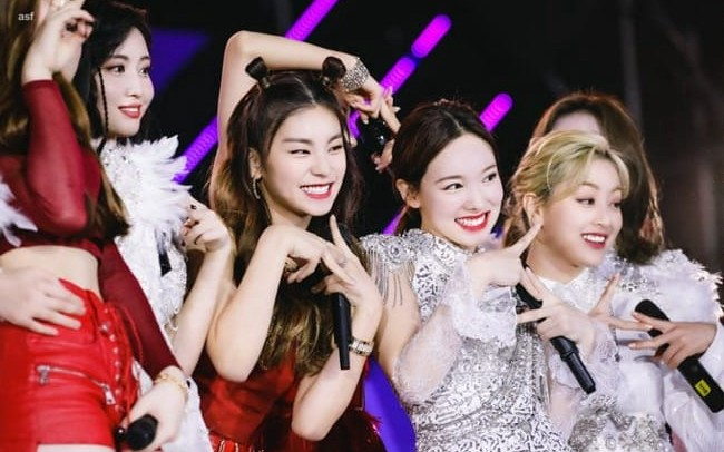 Make an outfit and get a JYP girl group - Quiz | Quotev
