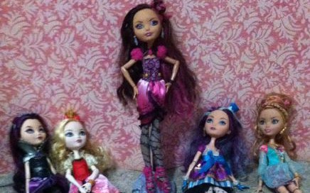 Girls getting ready for war | Monster High VS. Ever After High